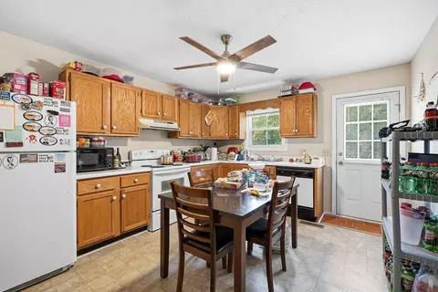 Kitchen - 6670 Tennessee St, Baxter, TN 38544 photo 1 of 6