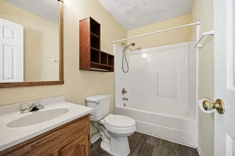 Bath - 6670 Tennessee St, Baxter, TN 38544 photo 4 of 6