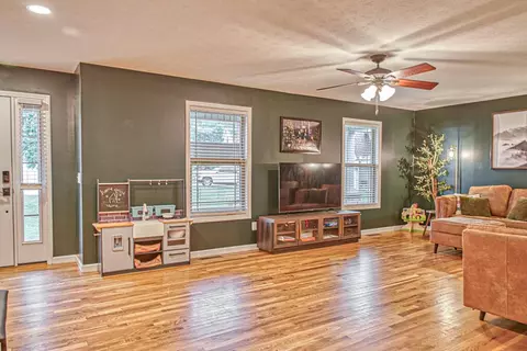 Living - 7864 Platinum Cir, Baxter, TN 38544 photo 1 of 1