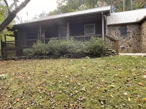 225 Eagle Crest Dr, Byrdstown, TN 38549