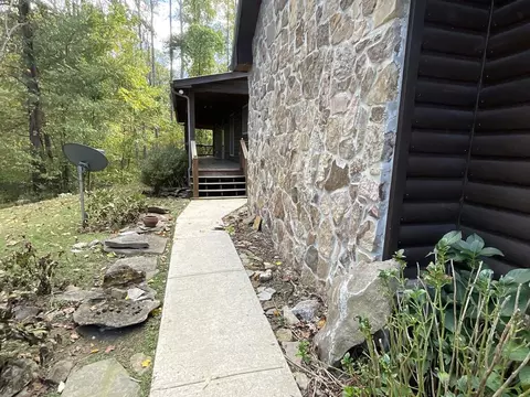 Exterior - 225 Eagle Crest Dr, Byrdstown, TN 38549 photo 2 of 4