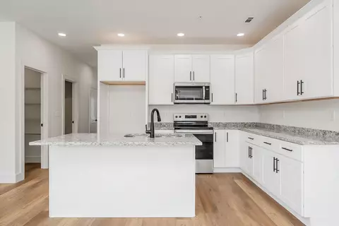 Kitchen - 348 Legends Cir, Baxter, TN 38544 photo 1 of 3