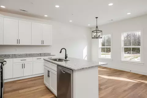 Kitchen - 348 Legends Cir, Baxter, TN 38544 photo 3 of 3