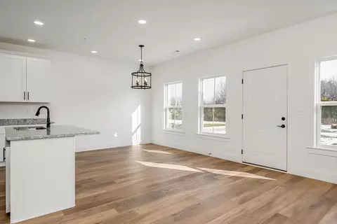 Living - 348 Legends Cir, Baxter, TN 38544 photo 2 of 3