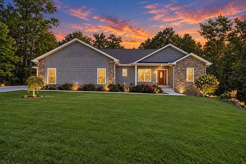 380 Mountain Preserve Pkwy, Crab Orchard, TN 37723