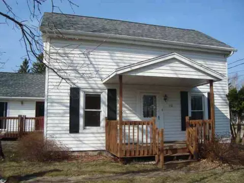 110 North St, Iola, WI 54945 photo 1