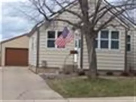 115 E 17th St, Marshfield, WI 54449 photo 1