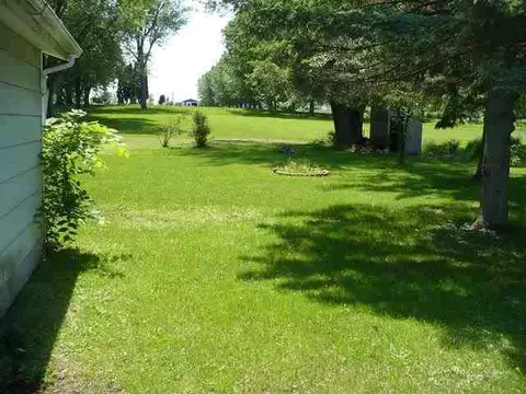 301 E Central Ave, Loyal, WI 54446 photo 2