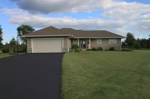 11828 Brookview Ct, Marshfield, WI 54449