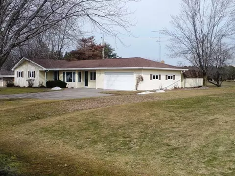 504 Elm Dr, Loyal, WI 54446 photo 2