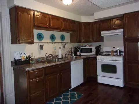 410 E State St, Iola, WI 54945 photo 3