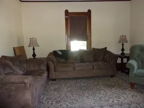 410 E State St, Iola, WI 54945 photo 2