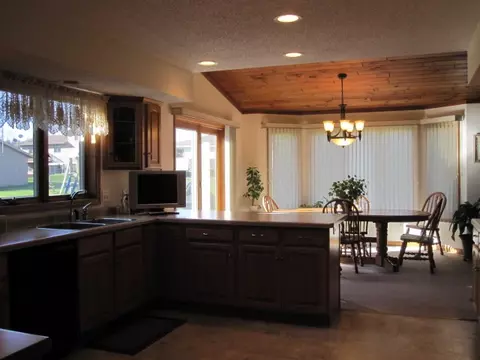 1710 Devine Dr, Marshfield, WI 54449 photo 4