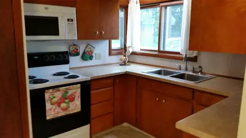 508 E 10th St, Marshfield, WI 54449 photo 2