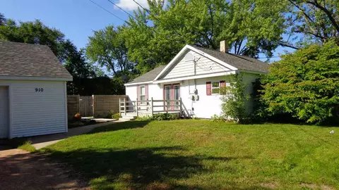 910 Airport Ave, Wisconsin Rapids, WI 54494