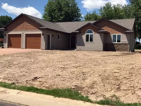 1614 Devine Dr, Marshfield, WI 54449 photo 1