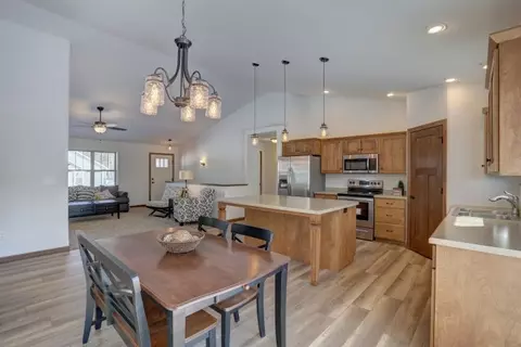 3845 Augusta Ct, Plover, WI 54467 photo 5