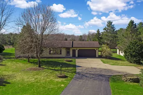 8219 Rolling Hills Rd, Custer, WI 54423 photo 1