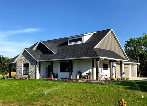 555 Silverleaf Ct, Plover, WI 54467 photo 1