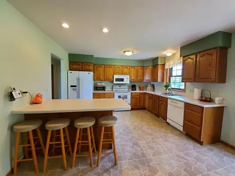7763 Klondike Dr, Marshfield, WI 54449 photo 2
