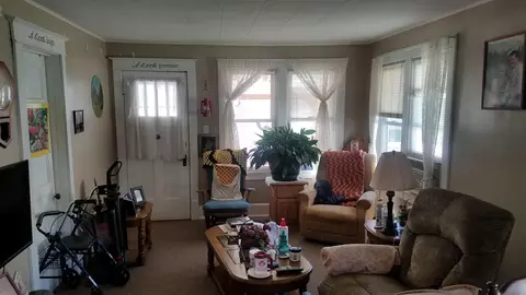 410 N Maple Ave, Marshfield, WI 54449 photo 2