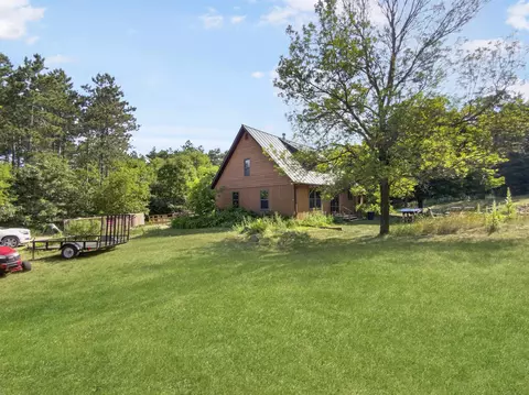 10975 Edminister Rd, Waupaca, WI 54981