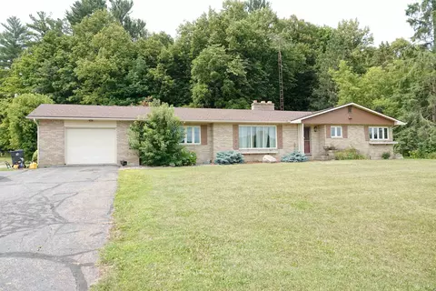 1195 S 8th St, Medford, WI 54451