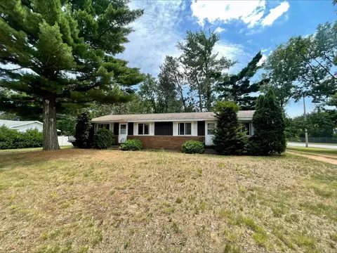 110 Woodland Dr, Wisconsin Rapids, WI 54494