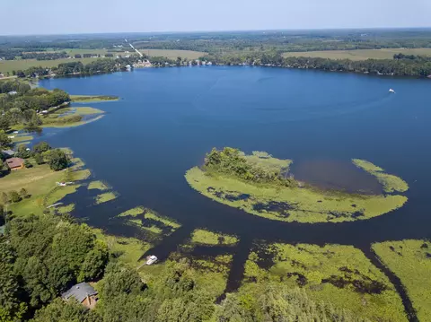 000 Loon Bay Ln, Hatley, WI 54440