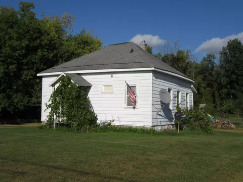 606 S Main St, Greenwood, WI 54437