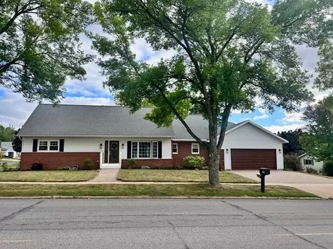 1500 W Adler Rd, Marshfield, WI 54449