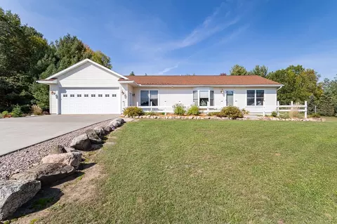 208026 Verde Villa Dr, Hatley, WI 54440