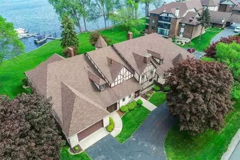 2219 Sunrise Dr, Appleton, WI 54914