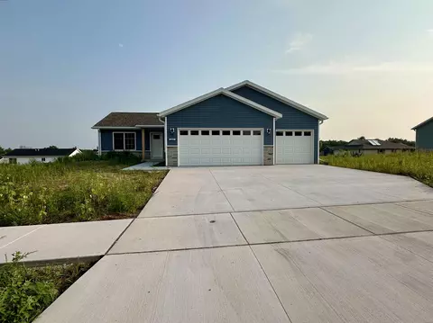 2305 Young Dr, Waupaca, WI 54981