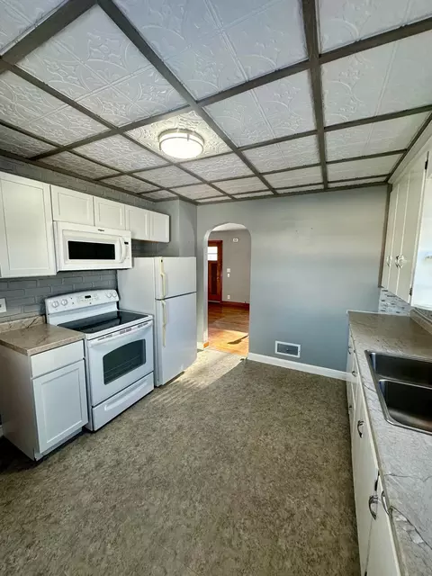 1101 E 4th St, Marshfield, WI 54449 photo 4