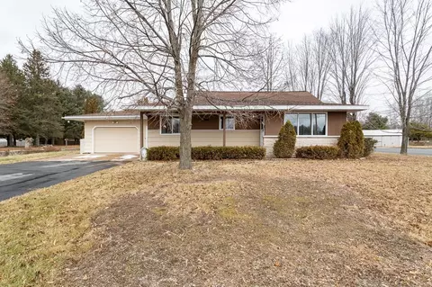 316 Wadleigh St, Hatley, WI 54440