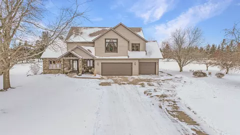 11887 Sunset Dr, Marshfield, WI 54449