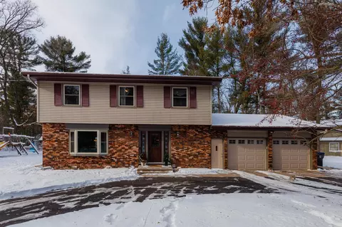 3311 Sandy Acres Dr, Plover, WI 54467