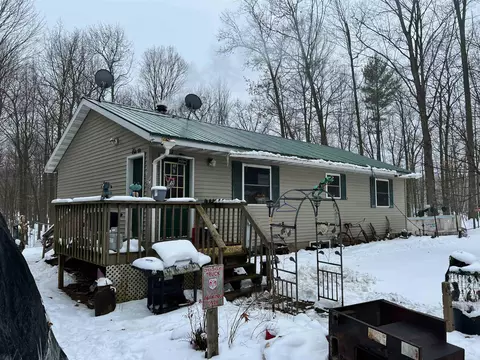 200905 Canopy Ln, Rosholt, WI 54473