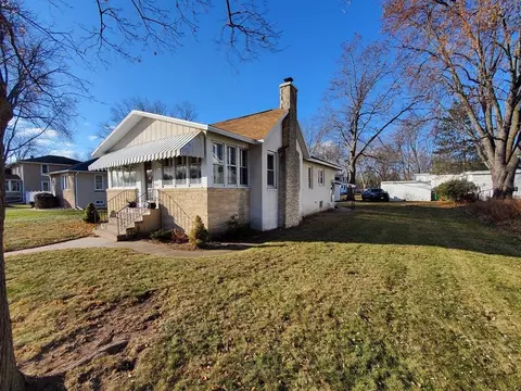 551 Wisconsin River Dr, Port Edwards, WI 54469