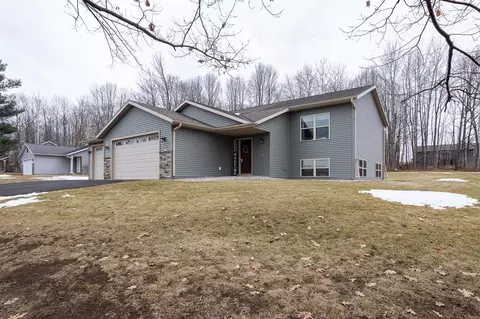 755 Oakdale Ln, Kronenwetter, WI 54455