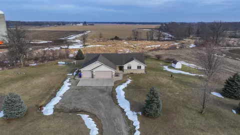n7246 Moore Road, Seymour, WI 54165