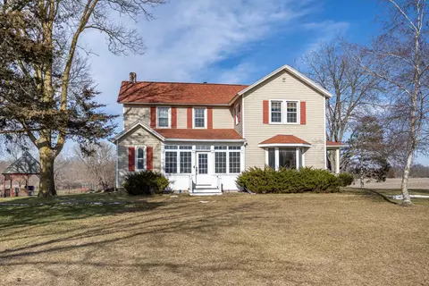 5711 Hodgson Rd, Mazomanie, WI 53560