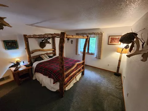 Bedroom - 1919 Sunset Dr, Tomahawk, WI 54487 photo 4 of 10