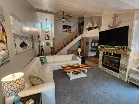 Living - 1919 Sunset Dr, Tomahawk, WI 54487 photo 2 of 6