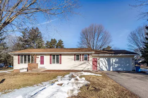 800 Johns Dr, Stevens Point, WI 54481