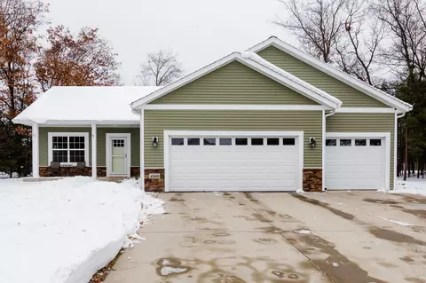 4560 River Dr, Plover, WI 54467