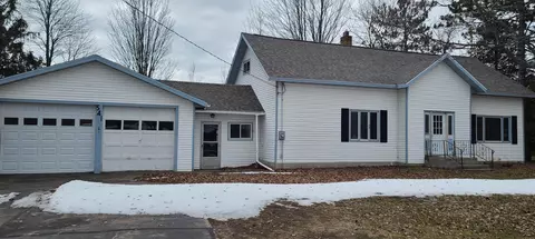 541 Grand Ave, Rosholt, WI 54473