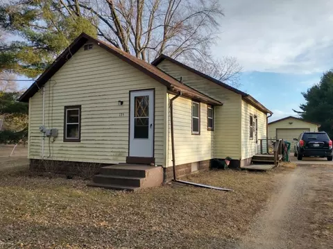 135 Glendale Ln, Nekoosa, WI 54457