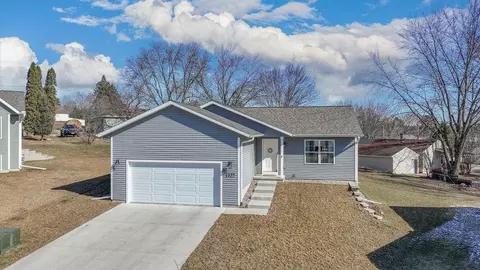 1327 N 2nd Ave, Wausau, WI 54401